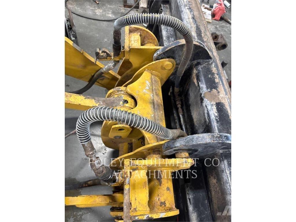 CAT QC930MT Iekrāvēji uz riteņiem