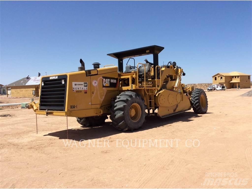 CAT RM-300 Asfalta savācējs