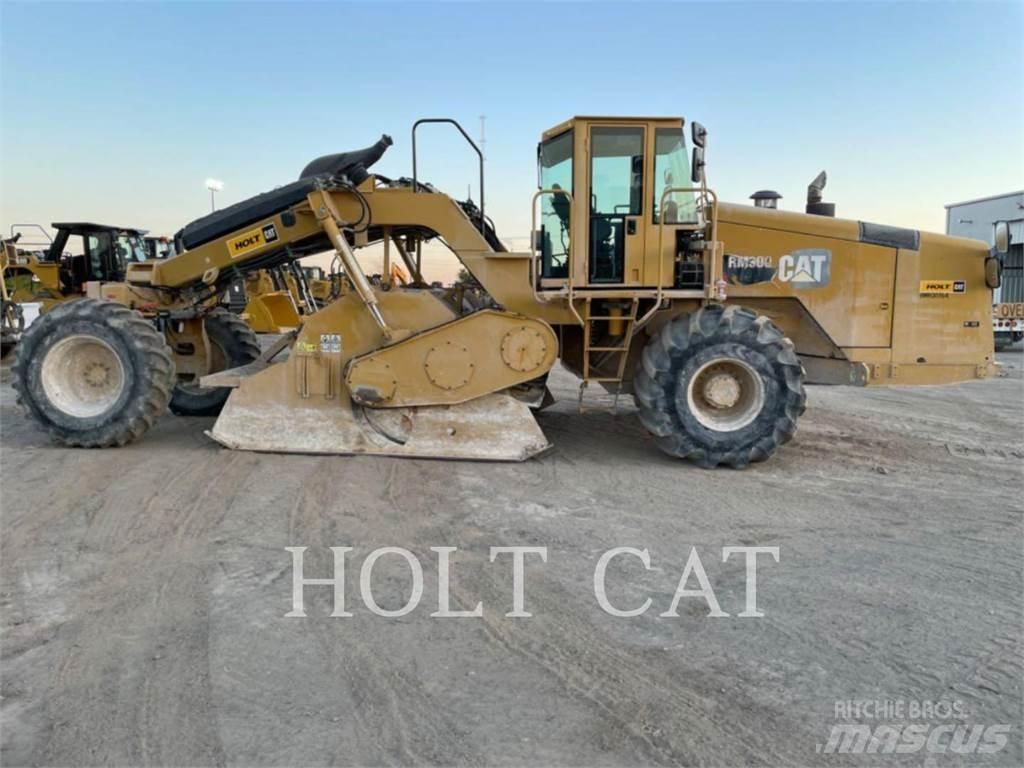 CAT RM300 Asfalta savācējs