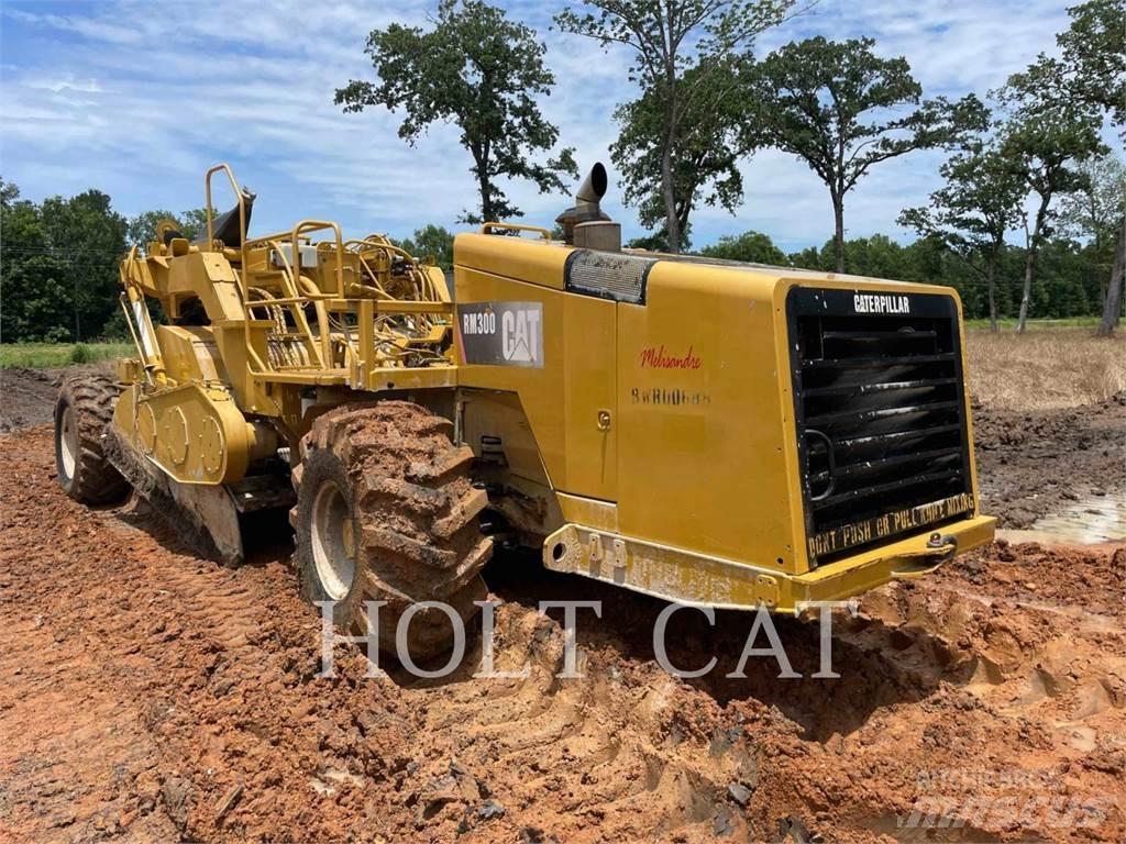 CAT RM300 Asfalta savācējs