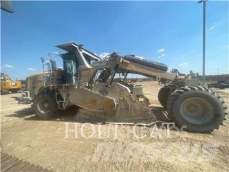 CAT RM400 Asfalta savācējs