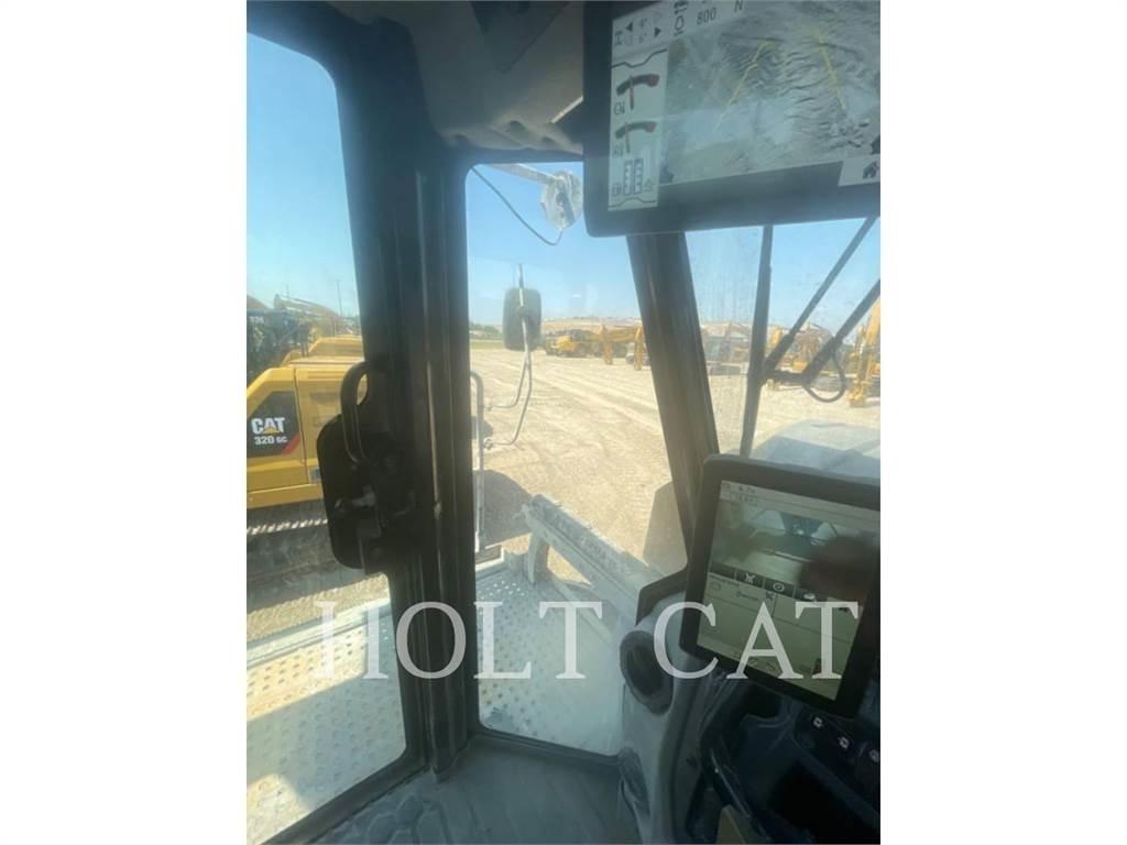 CAT RM400 Asfalta savācējs
