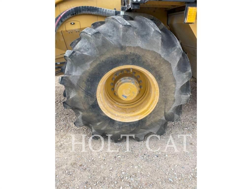 CAT RM400 Asfalta savācējs