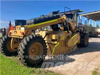 CAT RM400 Asfalta savācējs