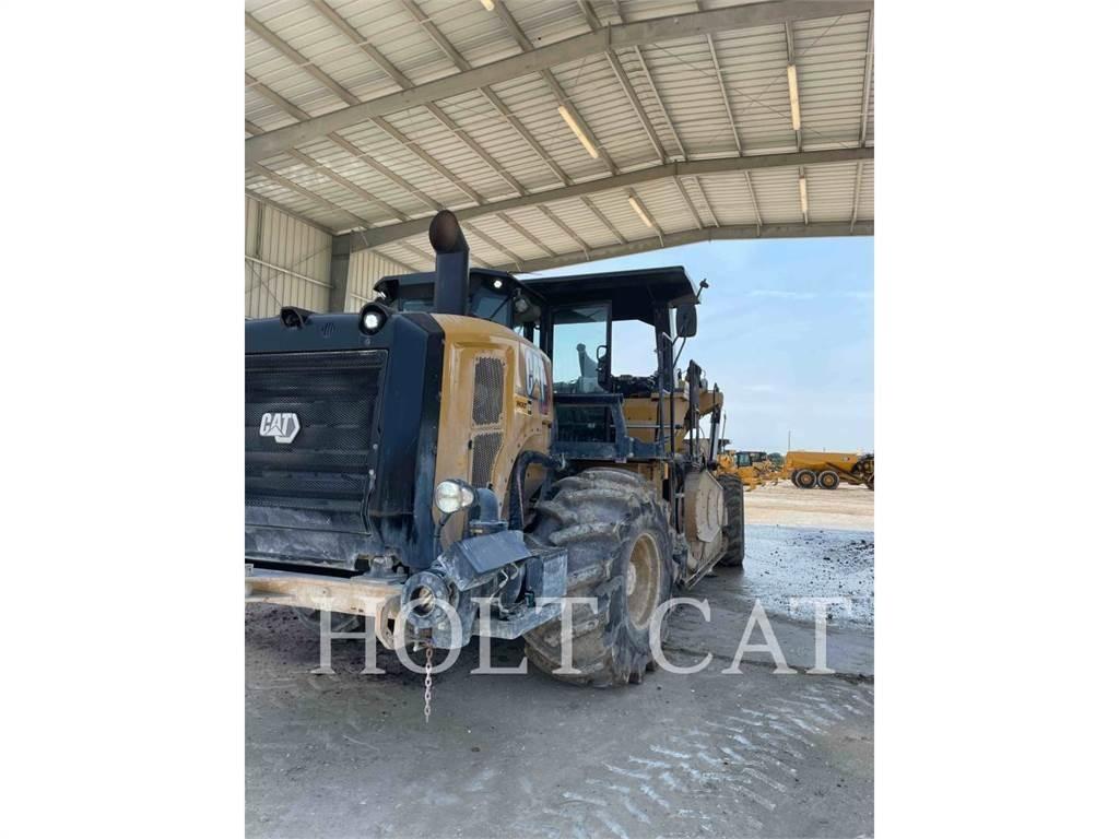 CAT RM400 Asfalta savācējs