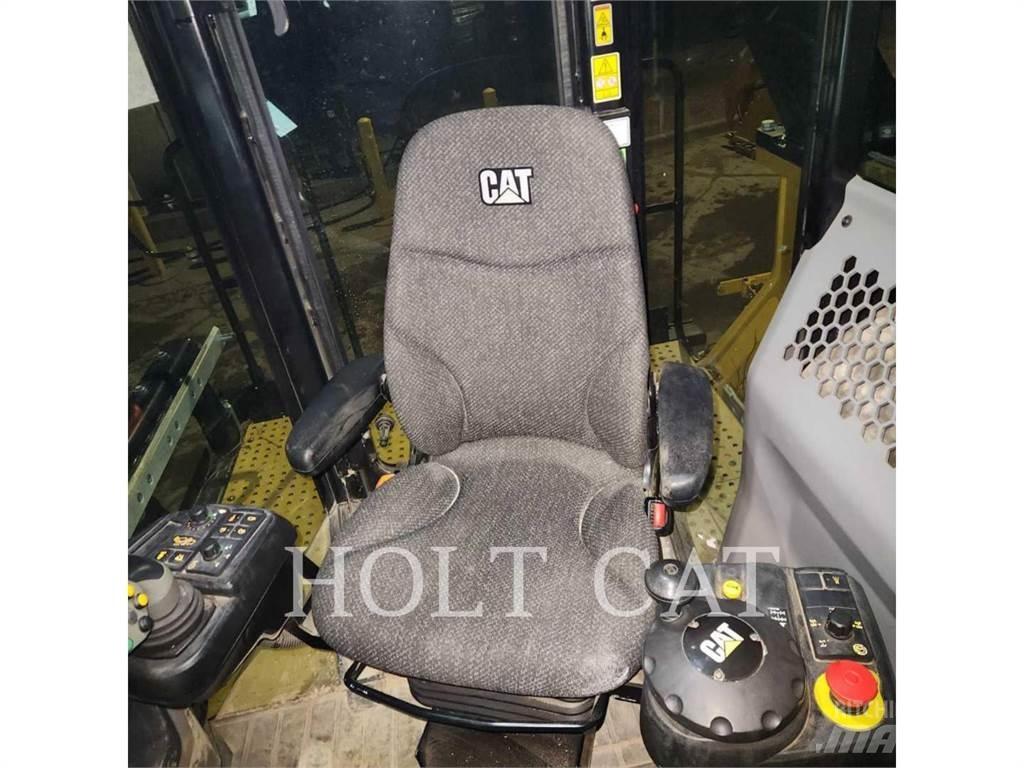 CAT RM400 Asfalta savācējs