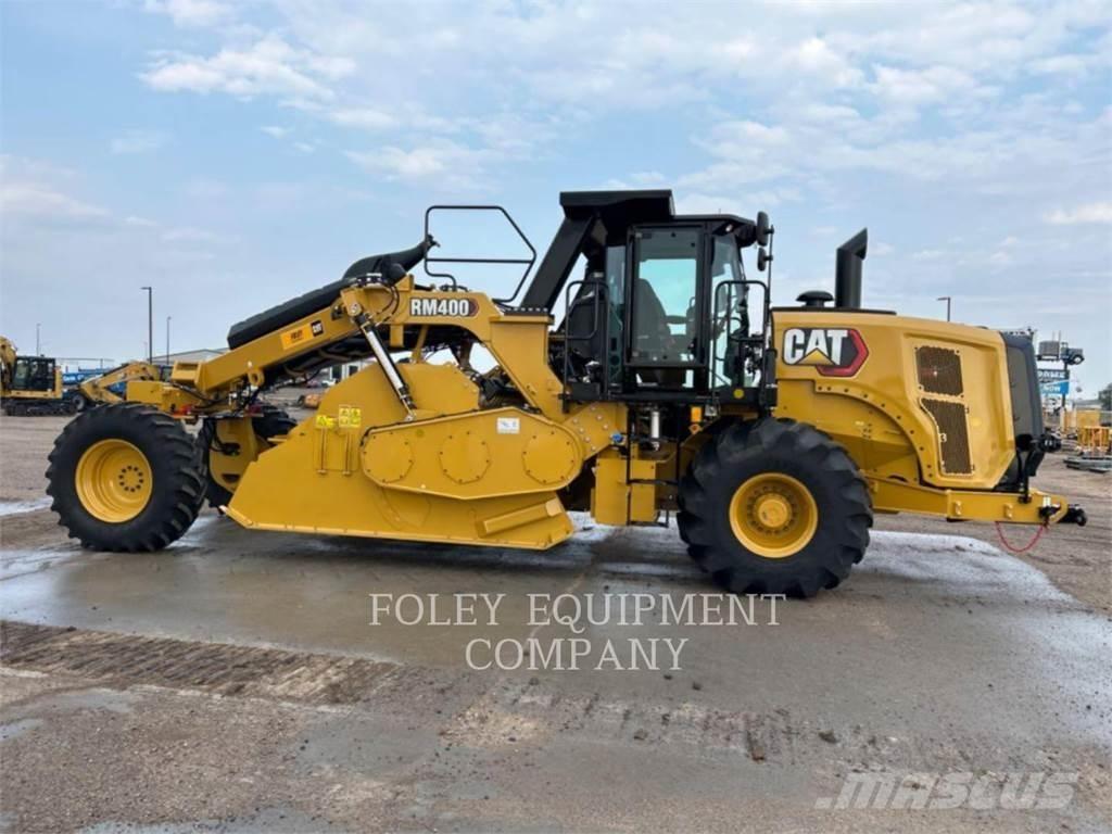 CAT RM400-01 Asfalta klājēji