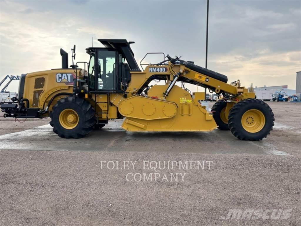 CAT RM400-01 Asfalta klājēji
