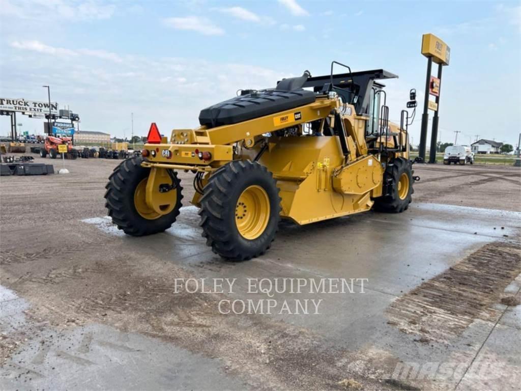 CAT RM400-01 Asfalta klājēji