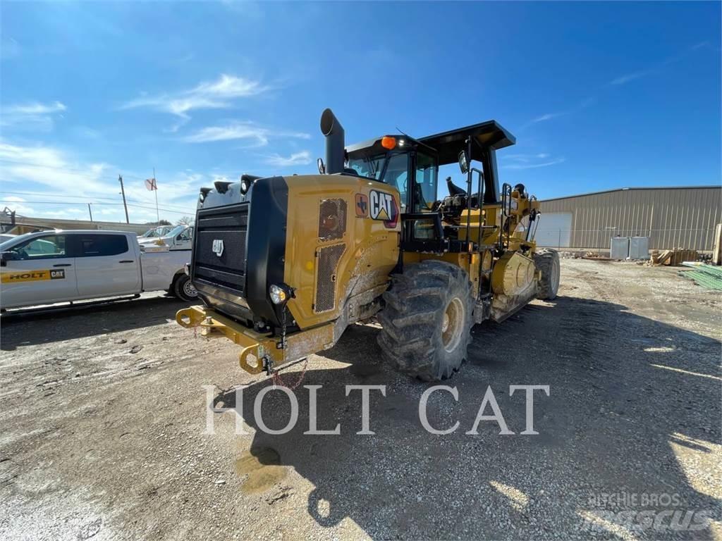 CAT RM400 CAB Asfalta savācējs