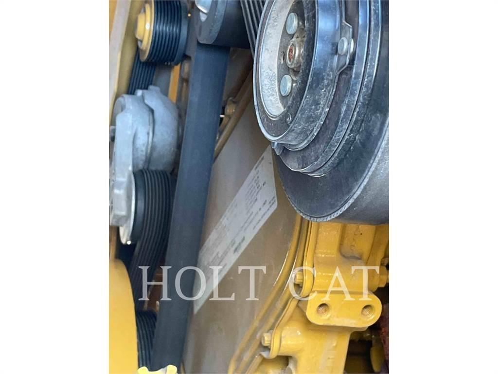 CAT RM400 CAB Asfalta savācējs