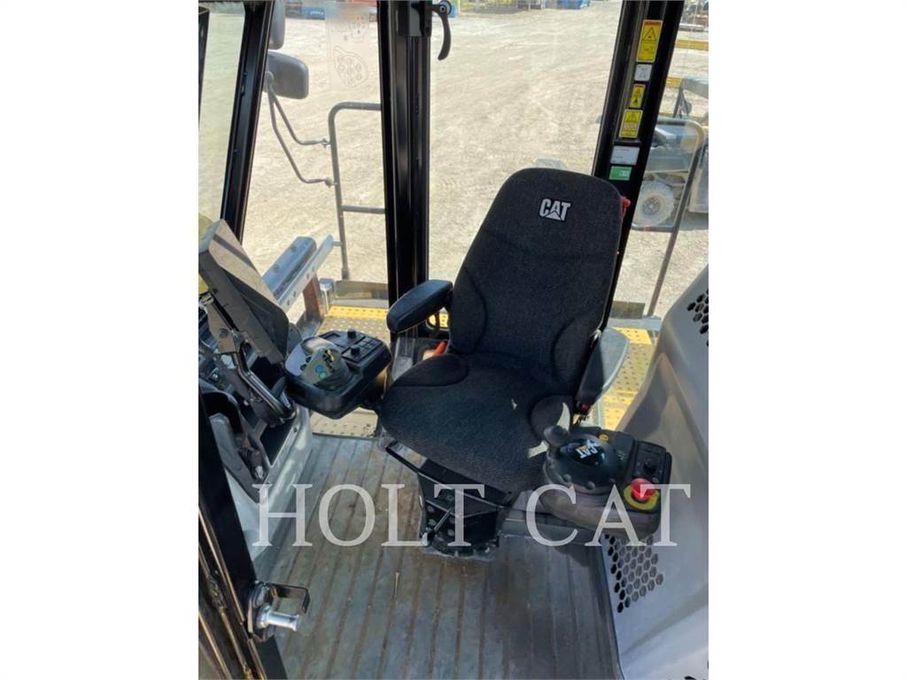 CAT RM400 CAB Asfalta savācējs