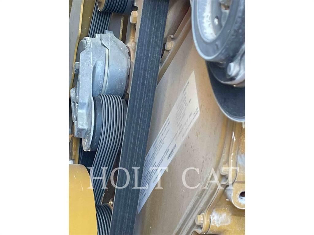 CAT RM400 CAB Asfalta savācējs