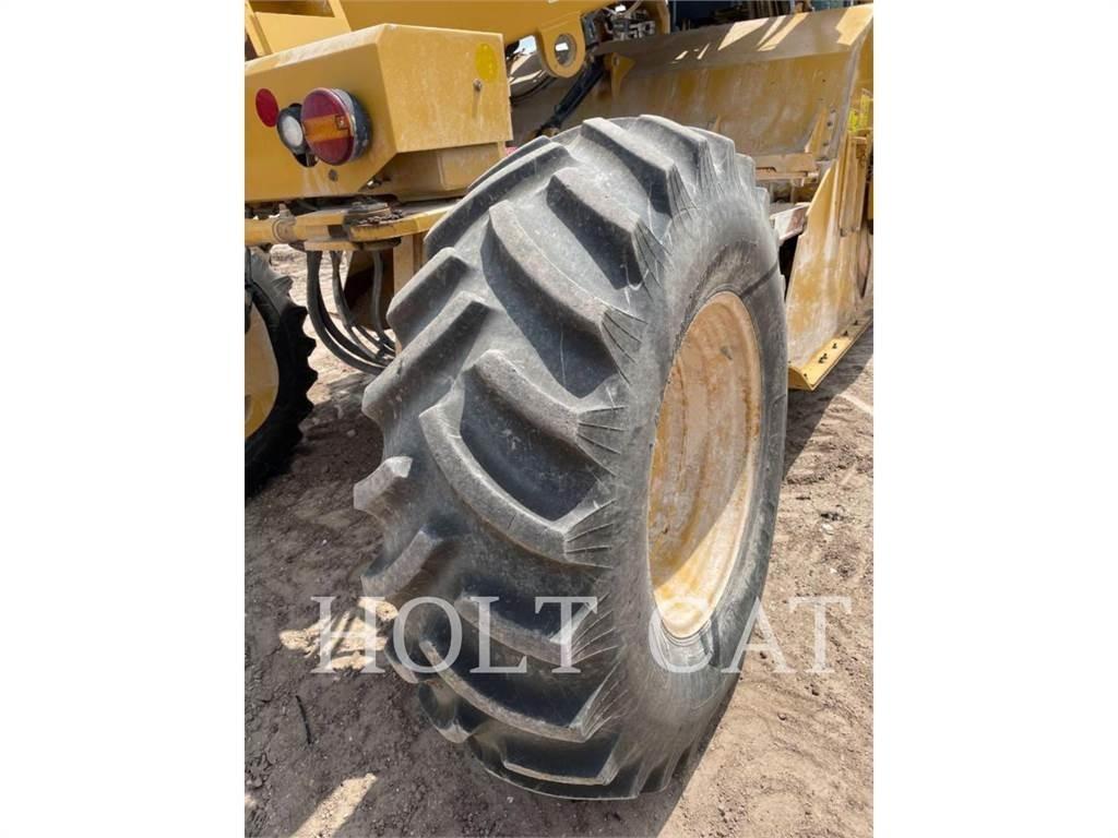 CAT RM400 CAB Asfalta savācējs