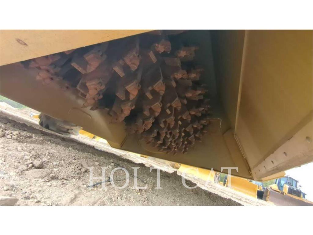 CAT RM400 CAB Asfalta savācējs