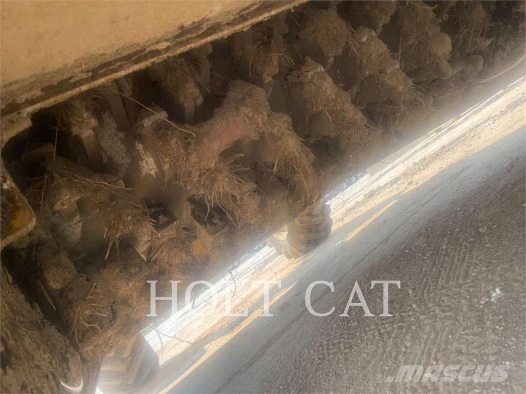 CAT RM400 CAB Asfalta savācējs