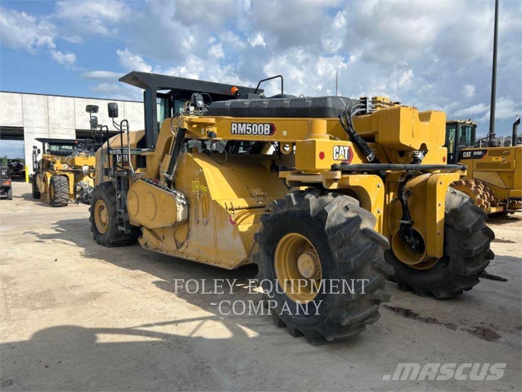 CAT RM500B Asfalta klājēji