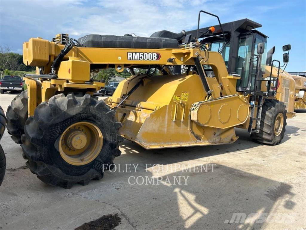 CAT RM500B Asfalta klājēji