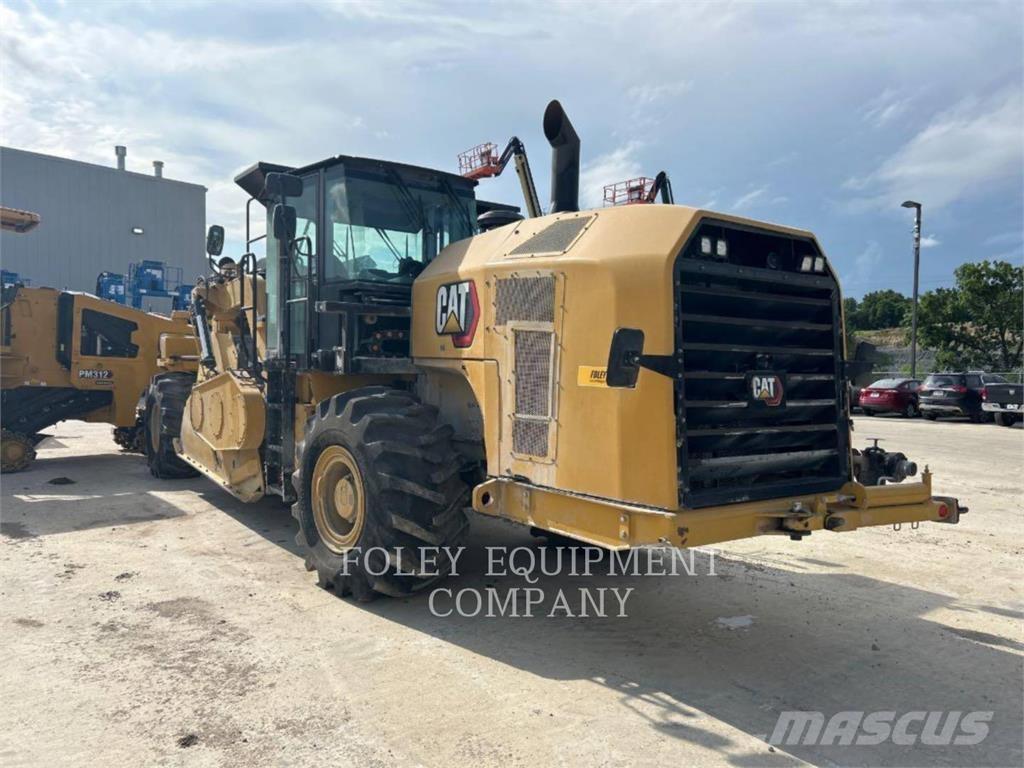 CAT RM500B Asfalta klājēji