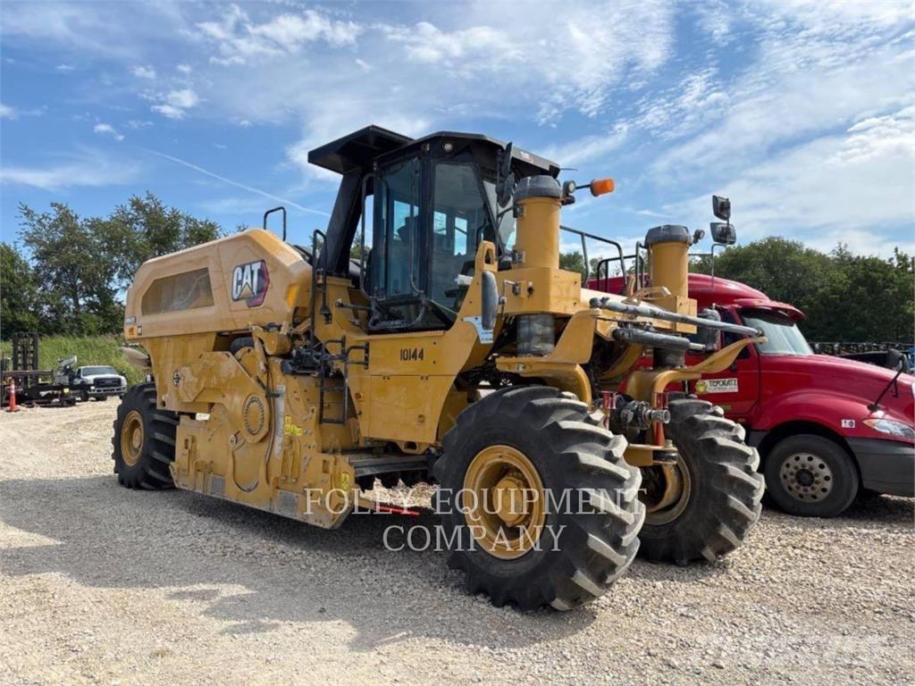 CAT RM600-01 Asfalta klājēji