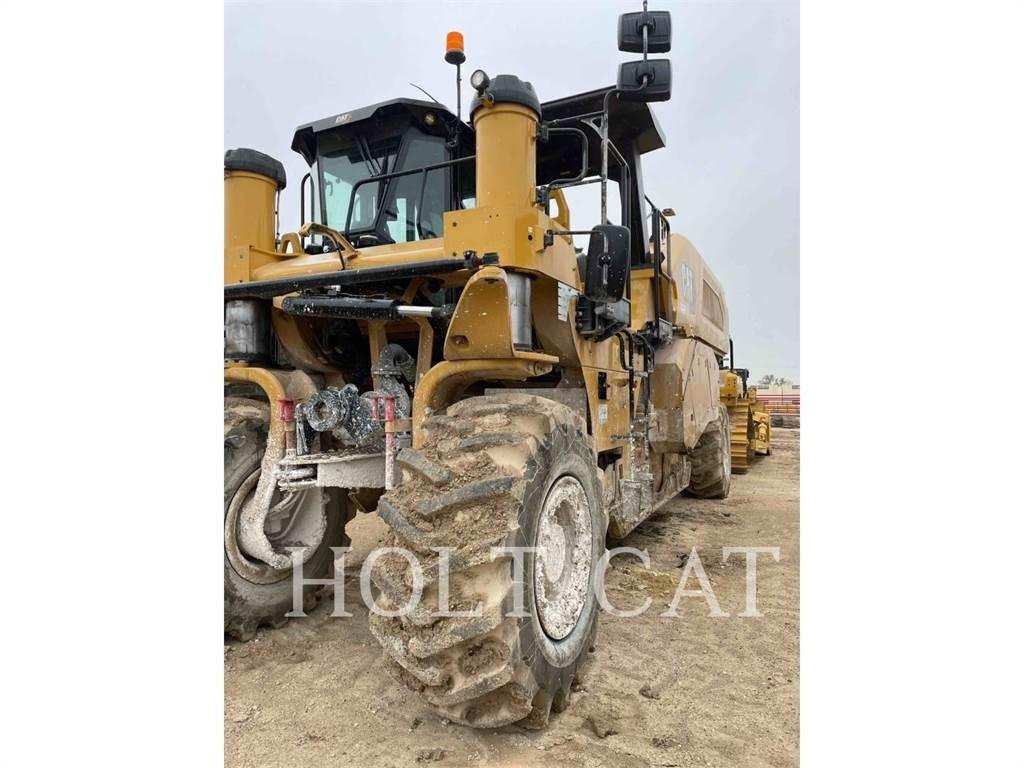CAT RM600 CAB Asfalta savācējs
