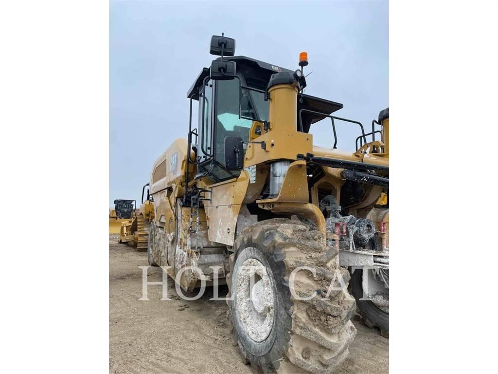 CAT RM600 CAB Asfalta savācējs