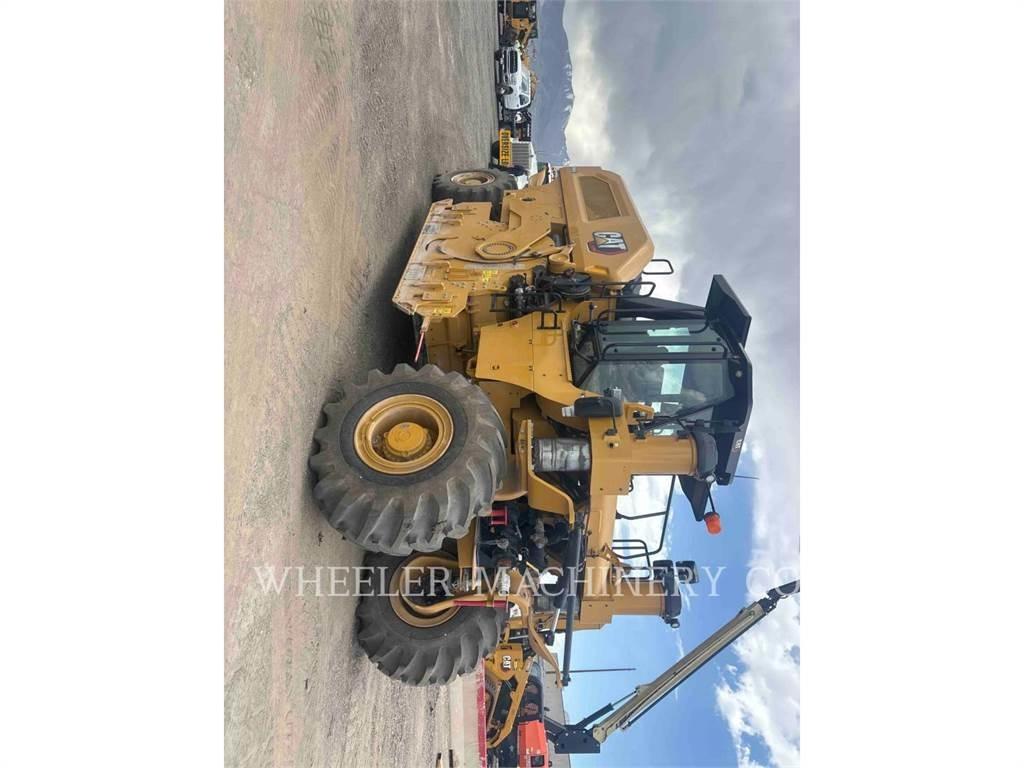 CAT RM800 Asfalta savācējs