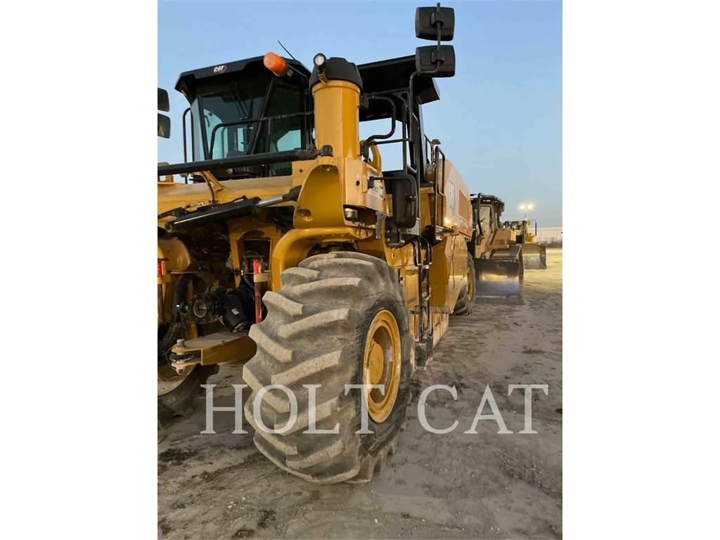 CAT RM800 Asfalta savācējs