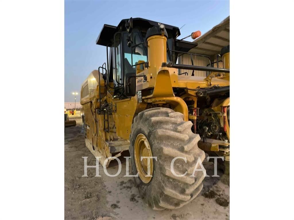 CAT RM800 Asfalta savācējs