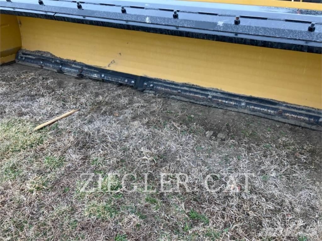 CAT STRAIT SNOW PUSHER Sniega metēji