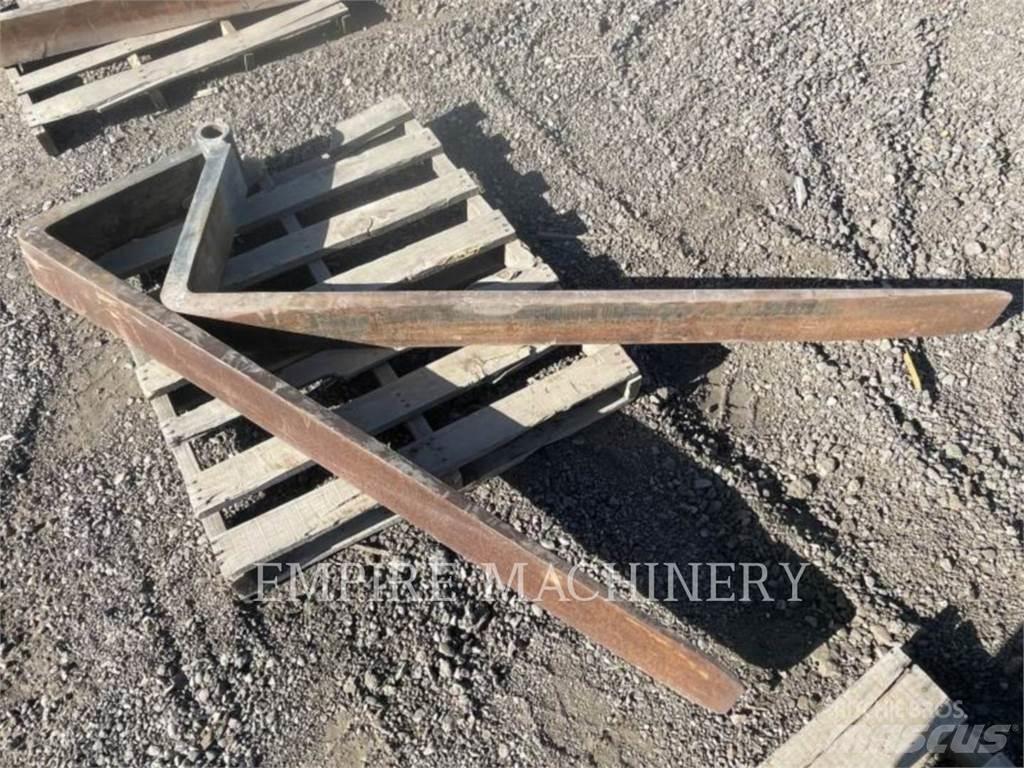 CAT TH TNS72 Dakšas