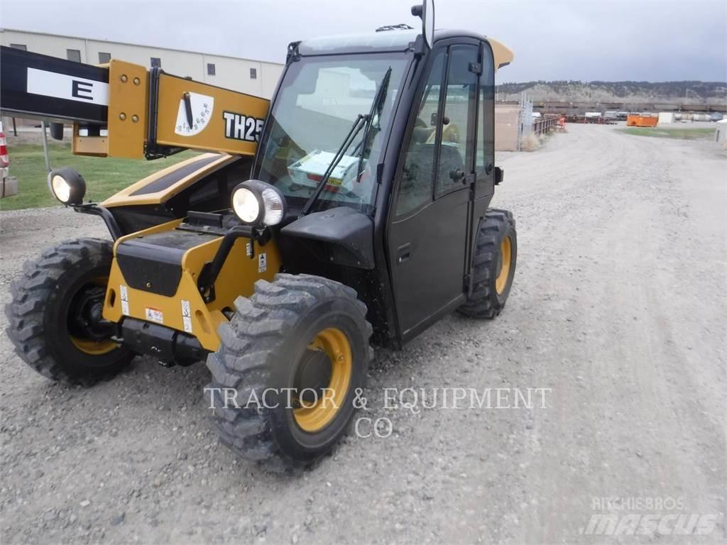 CAT TH255C Teleskopiskie manipulatori