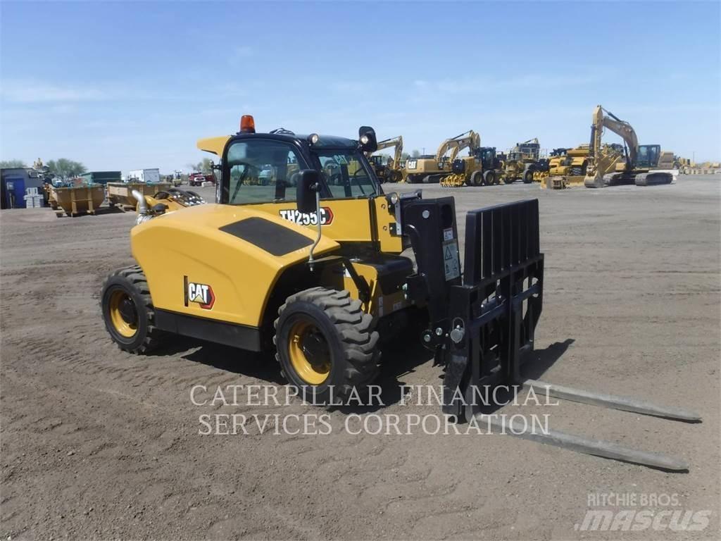 CAT TH255C Teleskopiskie manipulatori