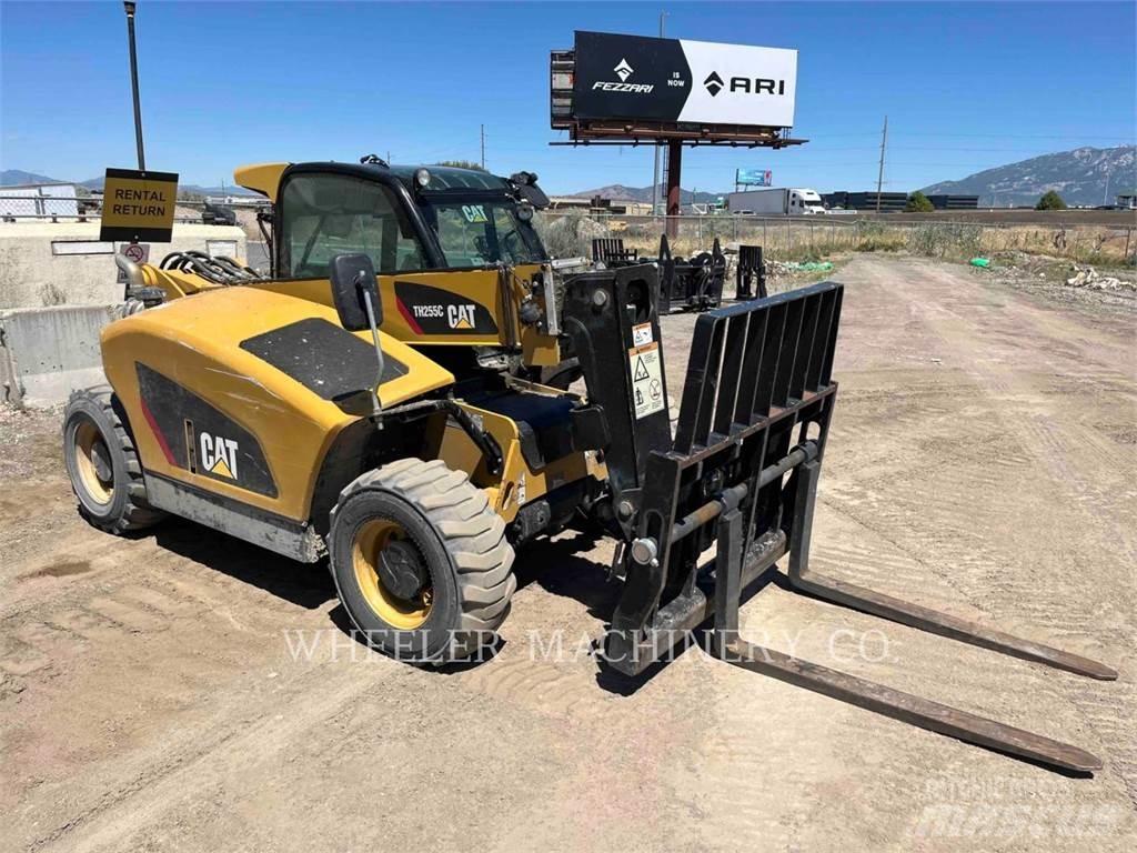 CAT TH255C CB Teleskopiskie manipulatori