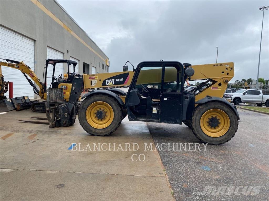 CAT TL 642 C Teleskopiskie manipulatori
