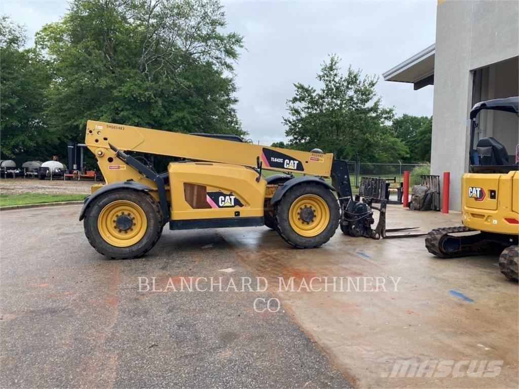 CAT TL 642 C Teleskopiskie manipulatori