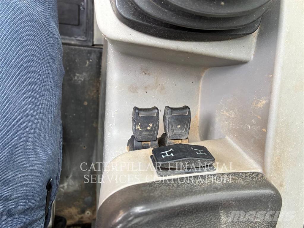 CAT TL1055D Teleskopiskie manipulatori