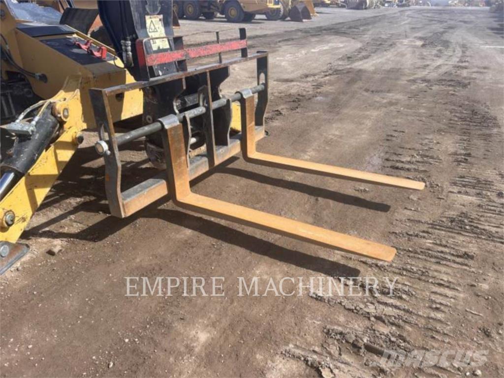 CAT TL1055D Teleskopiskie manipulatori