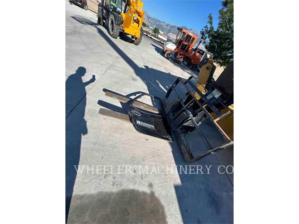 CAT TL1055D CB Teleskopiskie manipulatori