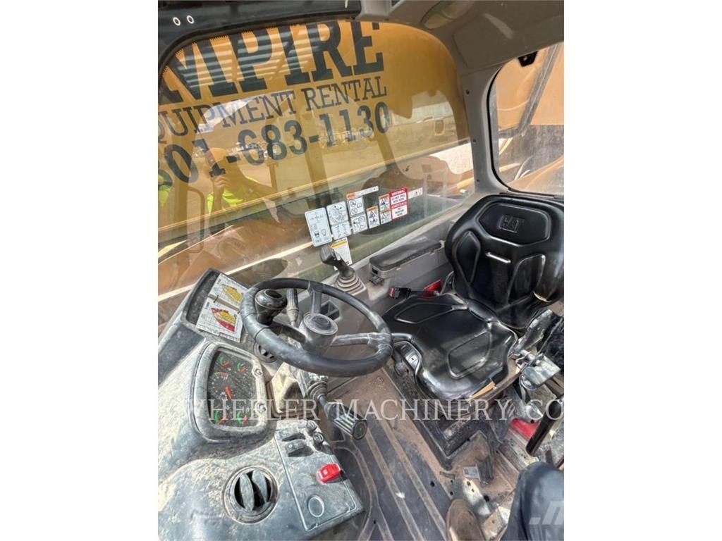 CAT TL1055D CB Teleskopiskie manipulatori