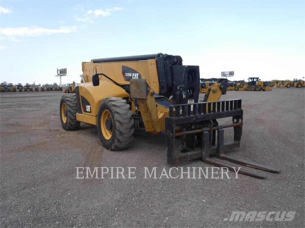 CAT TL1255D Teleskopiskie manipulatori