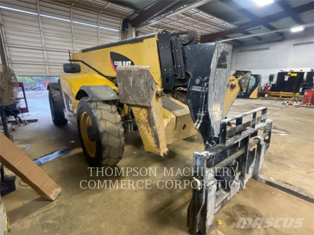 CAT TL1255D Teleskopiskie manipulatori