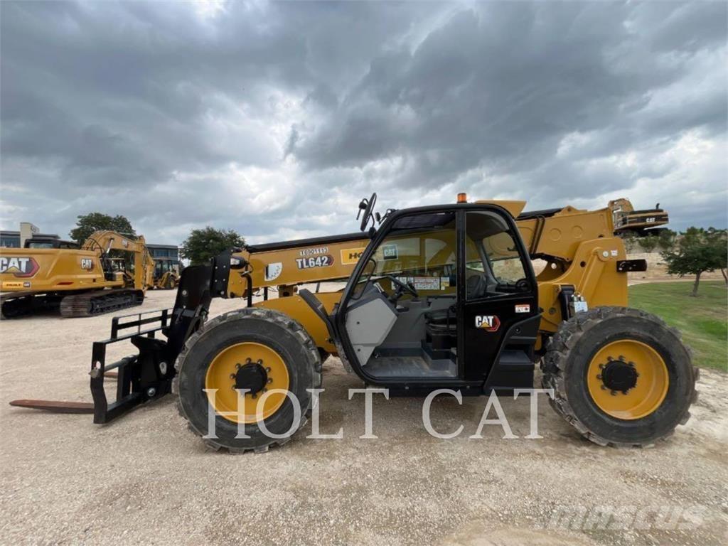 CAT TL642 Teleskopiskie manipulatori