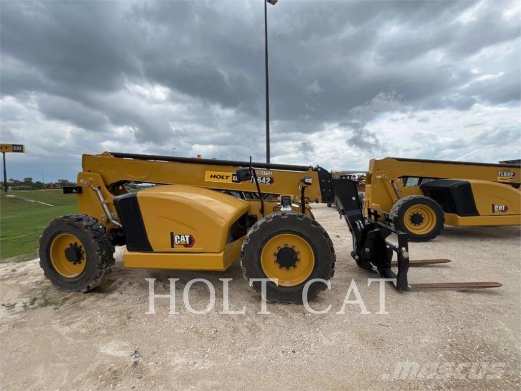 CAT TL642 Teleskopiskie manipulatori