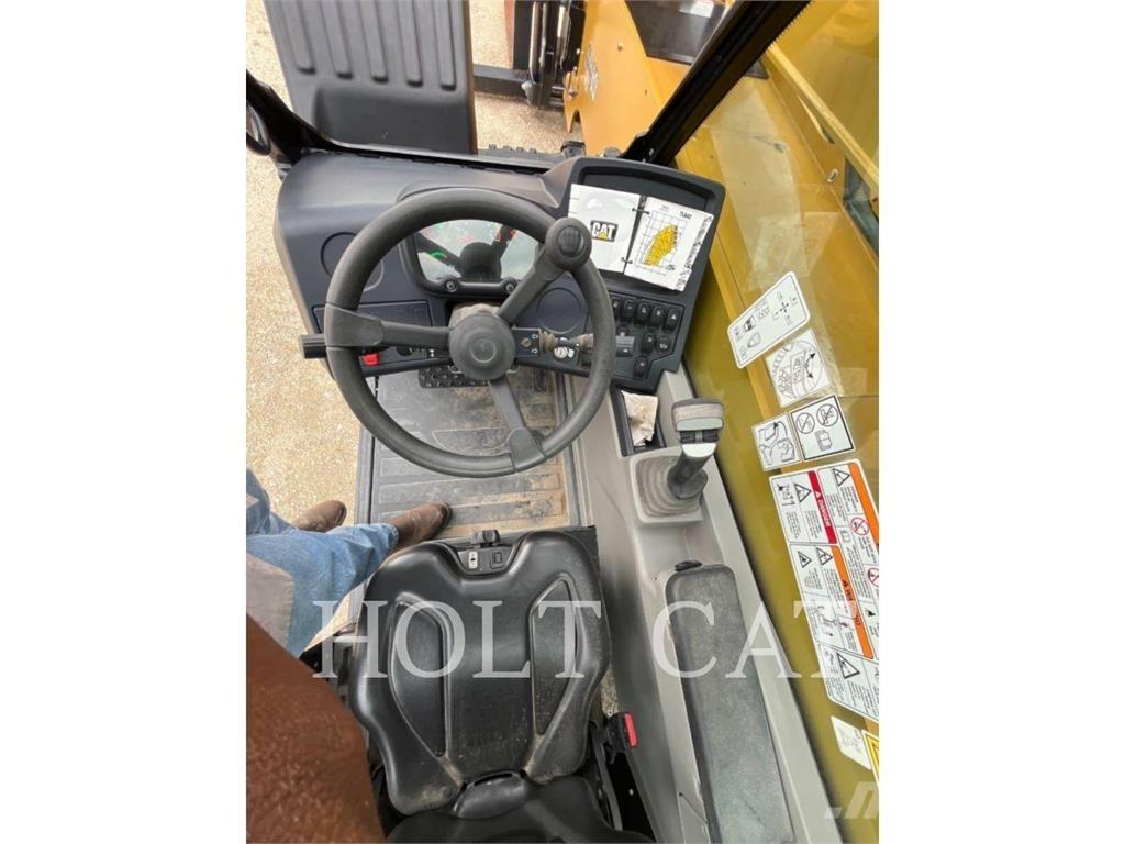 CAT TL642 Teleskopiskie manipulatori