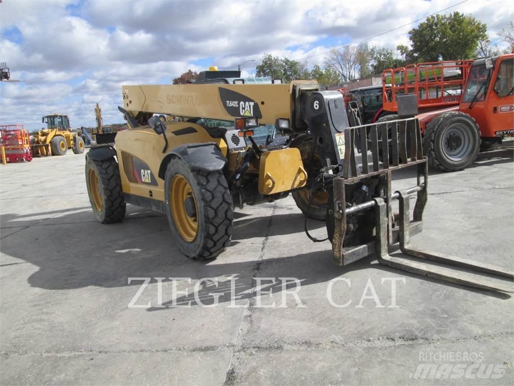 CAT TL642C Teleskopiskie manipulatori