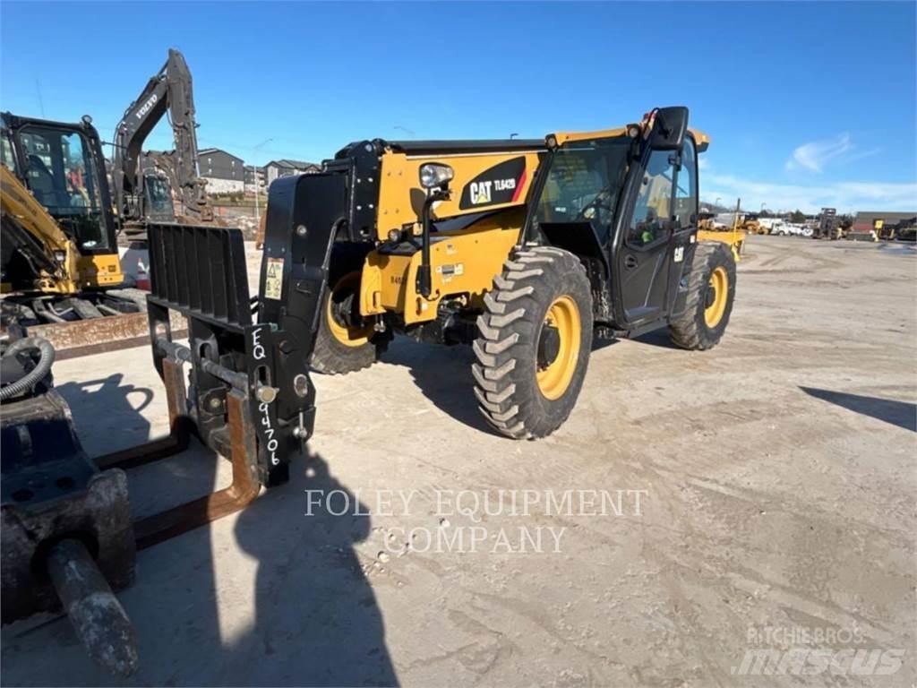 CAT TL642D Teleskopiskie manipulatori