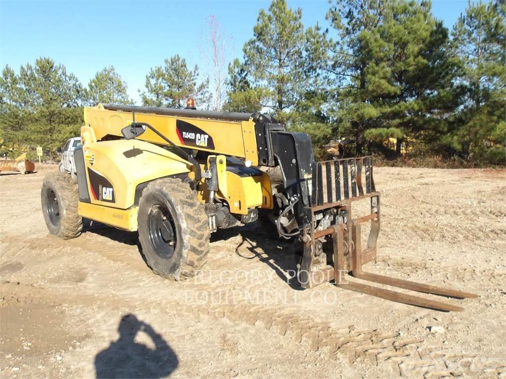 CAT TL642D Teleskopiskie manipulatori