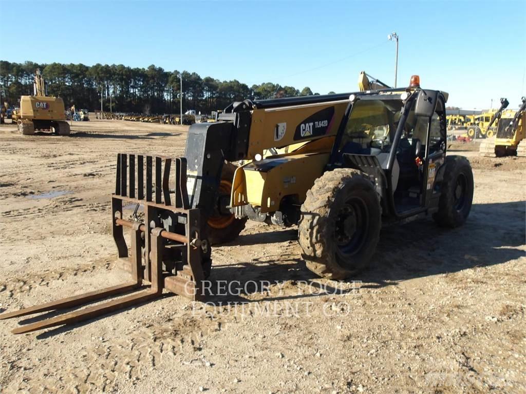 CAT TL642D Teleskopiskie manipulatori