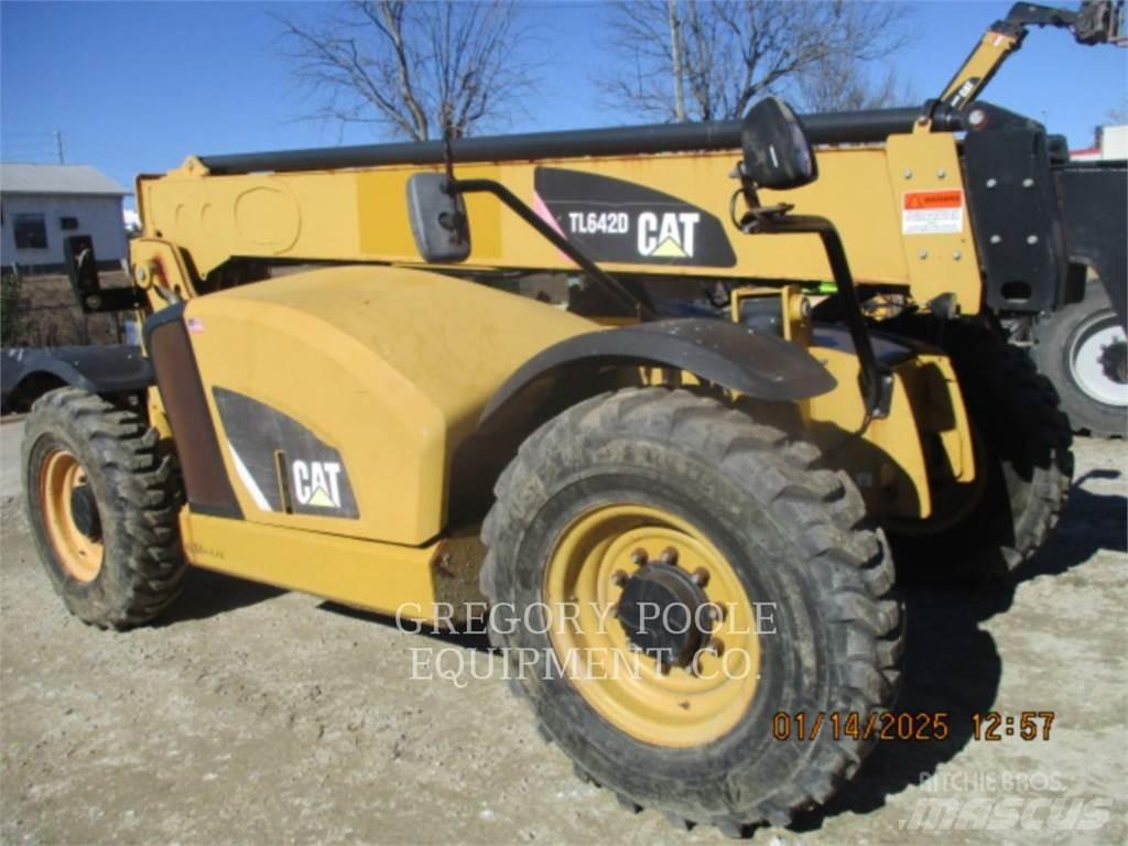 CAT TL642D Teleskopiskie manipulatori
